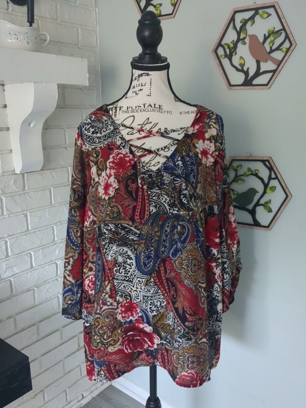 Avenue Floral Paisley Lace-Up V-Neck Women's Top size 18/20.